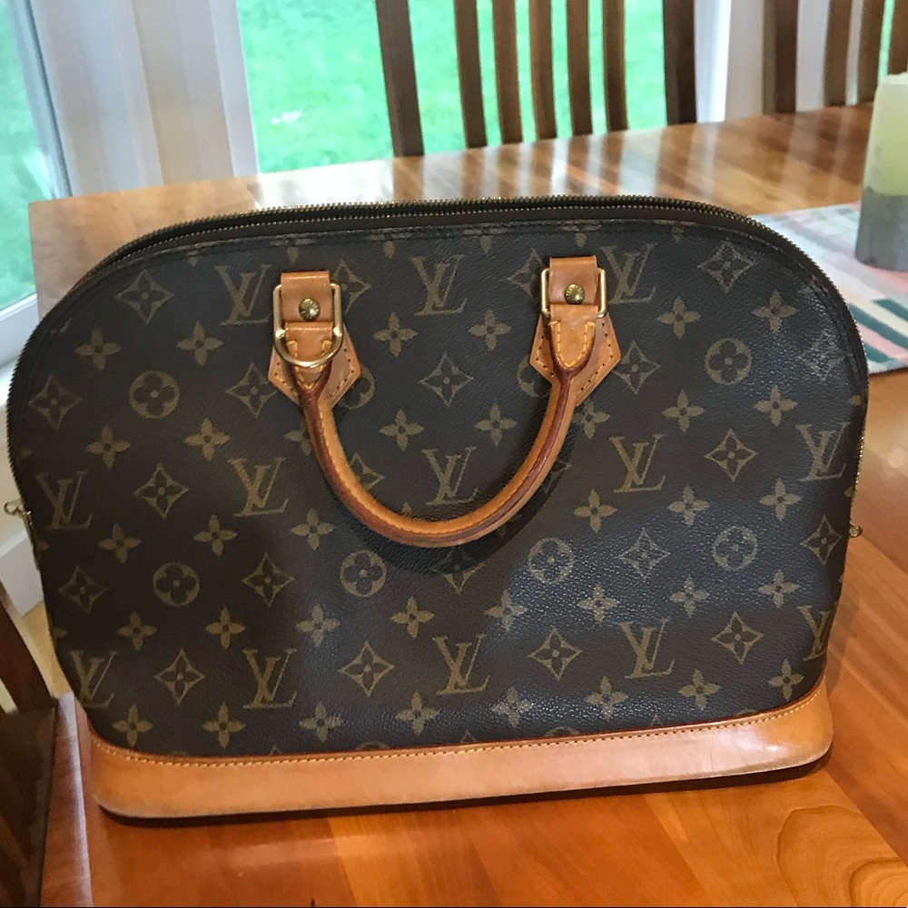 Louis Vuitton alma PM